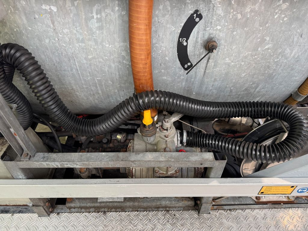 Mercedes-Benz 818 4X2 ROM Toilettenwagen Mercedes-Benz 818 4X2 ROM Toilettenwagen 6 Plätze - Caminhão limpa fossa: foto 4 Mercedes-Benz 818 4X2 ROM Toilettenwagen Mercedes-Benz 818 4X2 ROM Toilettenwagen 6 Plätze - Caminhão limpa fossa: foto 4