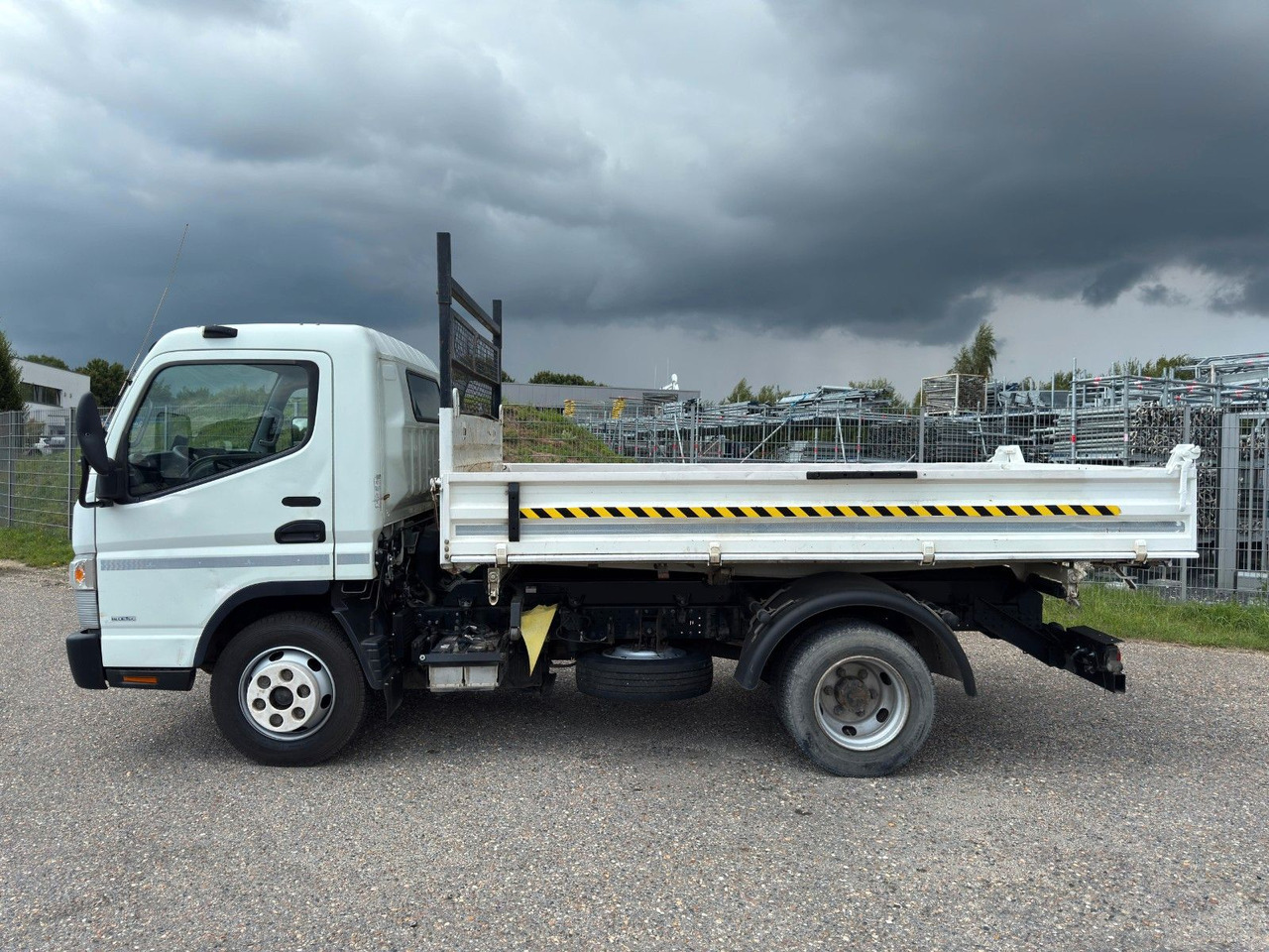 Mitsubishi 7C15 Fuso Canter 4x2 mit Meiller 3S. Kipper - Carrinha basculante: foto 5 Mitsubishi 7C15 Fuso Canter 4x2 mit Meiller 3S. Kipper - Carrinha basculante: foto 5