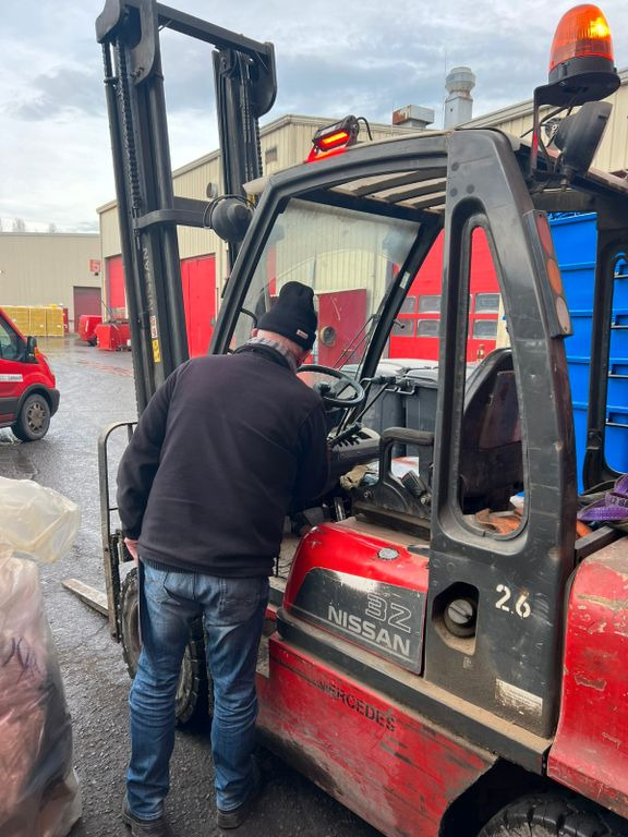 Nissan 32 Diesel 13100 Stunden - Empilhador: foto 4 Nissan 32 Diesel 13100 Stunden - Empilhador: foto 4