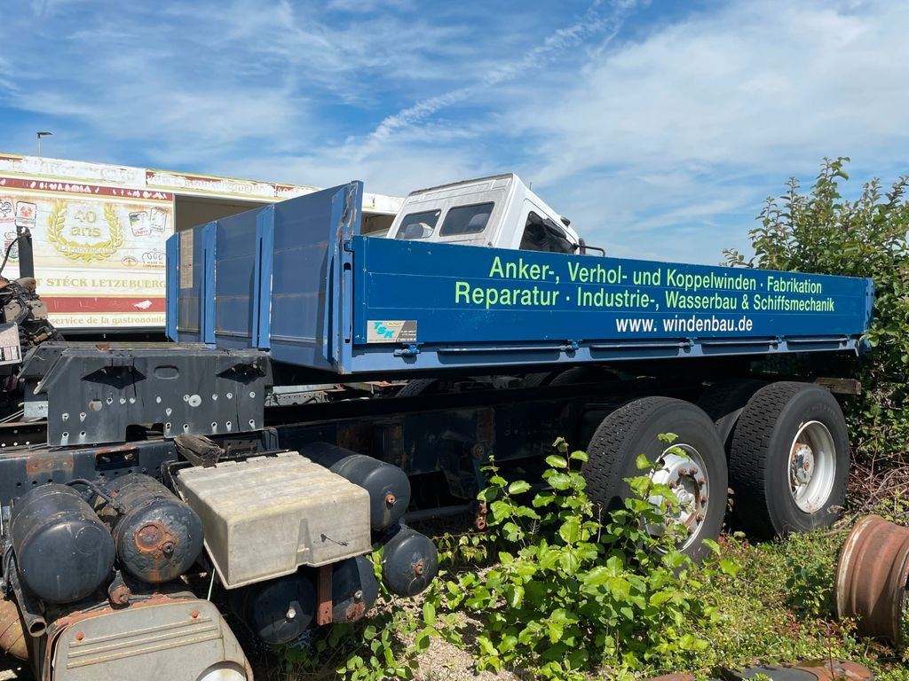 Pritsche lose mit Kransockel Pritsche lose mit Kransockel - Camião de caixa aberta/ Plataforma: foto 1 Pritsche lose mit Kransockel Pritsche lose mit Kransockel - Camião de caixa aberta/ Plataforma: foto 1