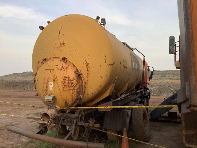 MAN 33.363 - Camião cisterna: foto 3 MAN 33.363 - Camião cisterna: foto 3