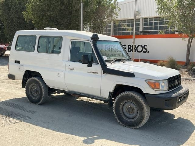 Toyota Land Cruiser - Automóvel: foto 1 Toyota Land Cruiser - Automóvel: foto 1