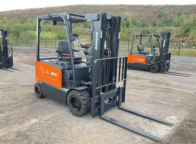 Doosan B25X-7 PLUS - Empilhador elétrico: foto 4 Doosan B25X-7 PLUS - Empilhador elétrico: foto 4