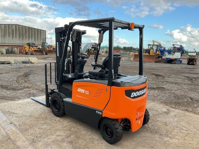 Doosan B25X-7 PLUS - Empilhador elétrico: foto 2 Doosan B25X-7 PLUS - Empilhador elétrico: foto 2