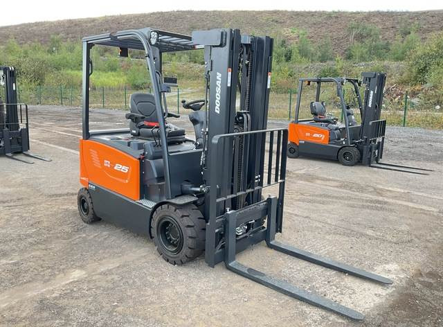 Doosan B25X-7 PLUS - Empilhador elétrico: foto 4 Doosan B25X-7 PLUS - Empilhador elétrico: foto 4