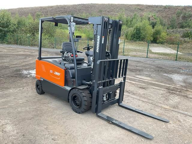 Doosan B35X-7 PLUS - Empilhador elétrico: foto 4 Doosan B35X-7 PLUS - Empilhador elétrico: foto 4