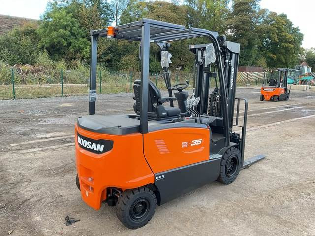 Doosan B35X-7 PLUS - Empilhador elétrico: foto 3 Doosan B35X-7 PLUS - Empilhador elétrico: foto 3