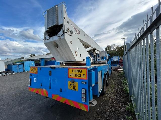 Scania P113ML - Caminhão com plataforma aérea: foto 3 Scania P113ML - Caminhão com plataforma aérea: foto 3