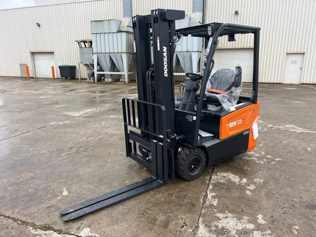 Doosan B15T-7 PLUS - Empilhador elétrico: foto 1 Doosan B15T-7 PLUS - Empilhador elétrico: foto 1
