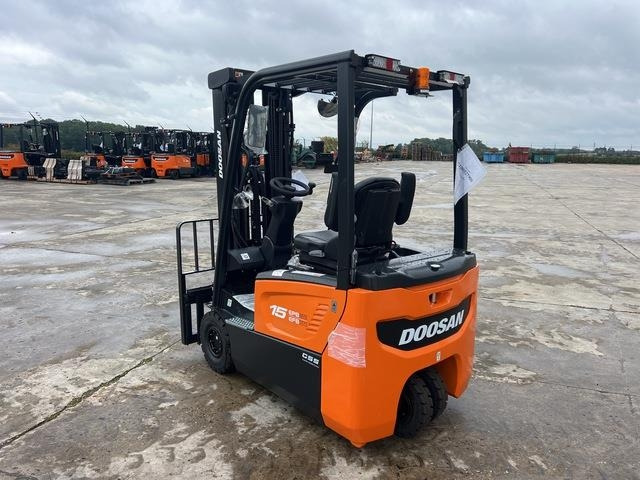 Doosan B15T-7 PLUS - Empilhador elétrico: foto 2 Doosan B15T-7 PLUS - Empilhador elétrico: foto 2
