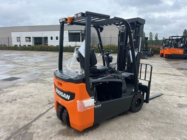 Doosan B20T-7 PLUS - Empilhador elétrico: foto 3 Doosan B20T-7 PLUS - Empilhador elétrico: foto 3