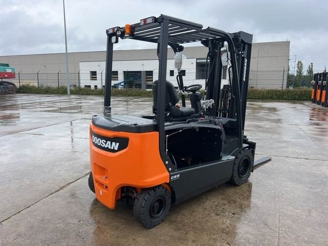 Doosan B35X-7 PLUS - Empilhador elétrico: foto 3 Doosan B35X-7 PLUS - Empilhador elétrico: foto 3
