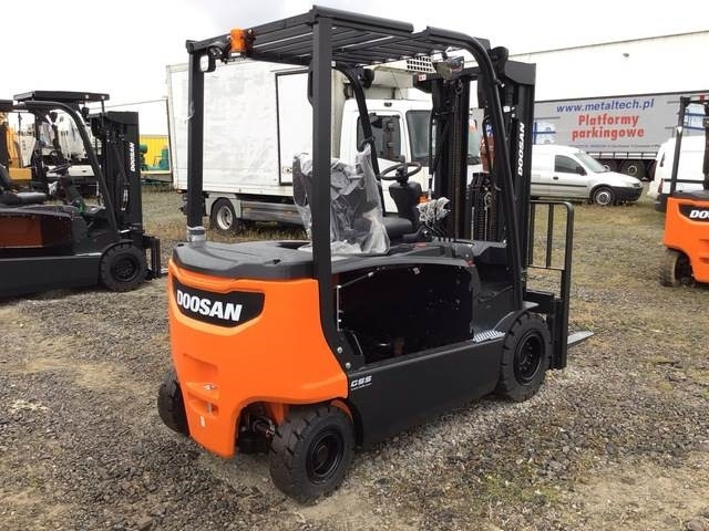 Doosan B30X-7 PLUS - Empilhador elétrico: foto 3 Doosan B30X-7 PLUS - Empilhador elétrico: foto 3