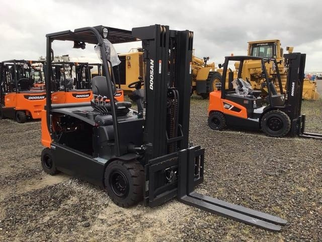 Doosan B35X-7 PLUS - Empilhador elétrico: foto 4 Doosan B35X-7 PLUS - Empilhador elétrico: foto 4