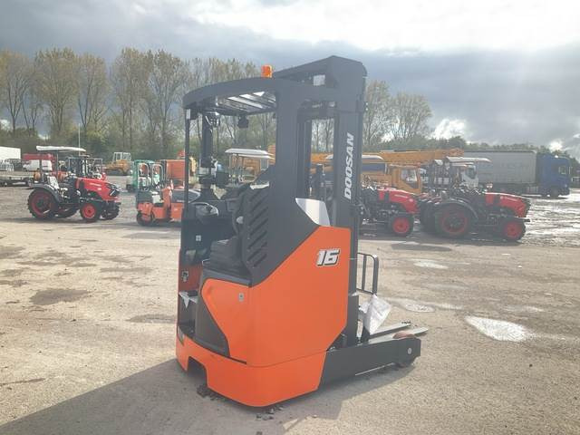 Doosan BR16JW-9 - Empilhador retráctil: foto 3 Doosan BR16JW-9 - Empilhador retráctil: foto 3