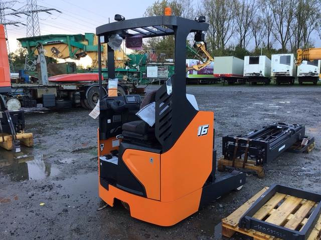 Doosan BR16JW-9 - Empilhador retráctil: foto 3 Doosan BR16JW-9 - Empilhador retráctil: foto 3