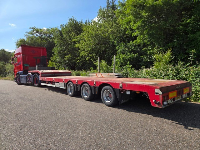 DAF XF 460 FTG 6x2 Super Spacecab + Nooteboom semi-dieplader - Camião chassi: foto 2 DAF XF 460 FTG 6x2 Super Spacecab + Nooteboom semi-dieplader - Camião chassi: foto 2