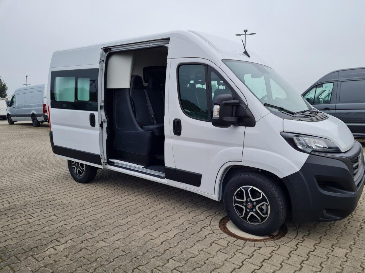 Fiat Ducato 35 Kasten Doka 7-Sitze Maxi L2H2 ALU TEMP - Furgão, Carrinha cabine dupla: foto 3 Fiat Ducato 35 Kasten Doka 7-Sitze Maxi L2H2 ALU TEMP - Furgão, Carrinha cabine dupla: foto 3