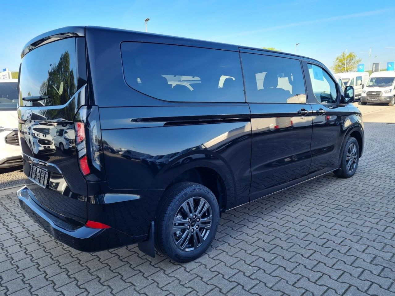 Ford Tourneo Custom 320 AG L2 Titanium 8 Sitze LEDER - Furgão de passageiros: foto 4 Ford Tourneo Custom 320 AG L2 Titanium 8 Sitze LEDER - Furgão de passageiros: foto 4