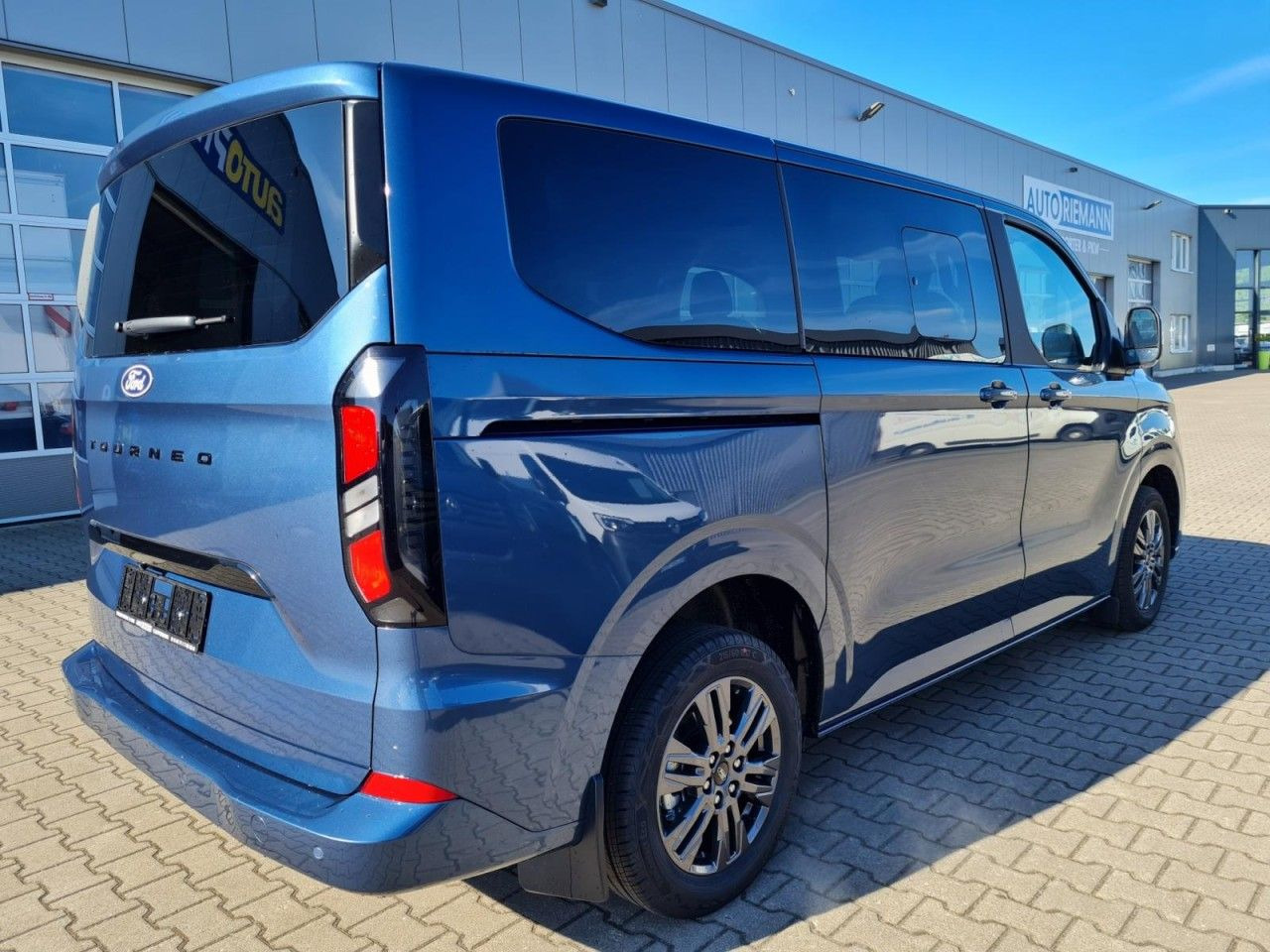 Ford Tourneo Custom 320 Titanium L1 AG 8-Sitze LED KA - Furgão de passageiros: foto 5 Ford Tourneo Custom 320 Titanium L1 AG 8-Sitze LED KA - Furgão de passageiros: foto 5