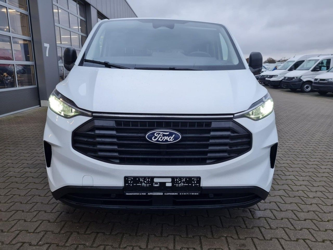 Ford Transit Custom Trend 320 L2 9 Sitzer - Furgão de passageiros: foto 2 Ford Transit Custom Trend 320 L2 9 Sitzer - Furgão de passageiros: foto 2