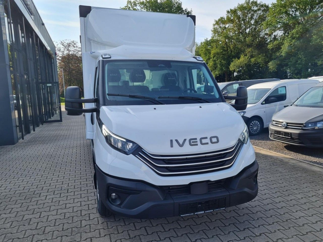Iveco 35S 18 3.0 Koffer Hi Matic LM KLIMA KAMERA Navig - Carrinha de contentor: foto 2 Iveco 35S 18 3.0 Koffer Hi Matic LM KLIMA KAMERA Navig - Carrinha de contentor: foto 2