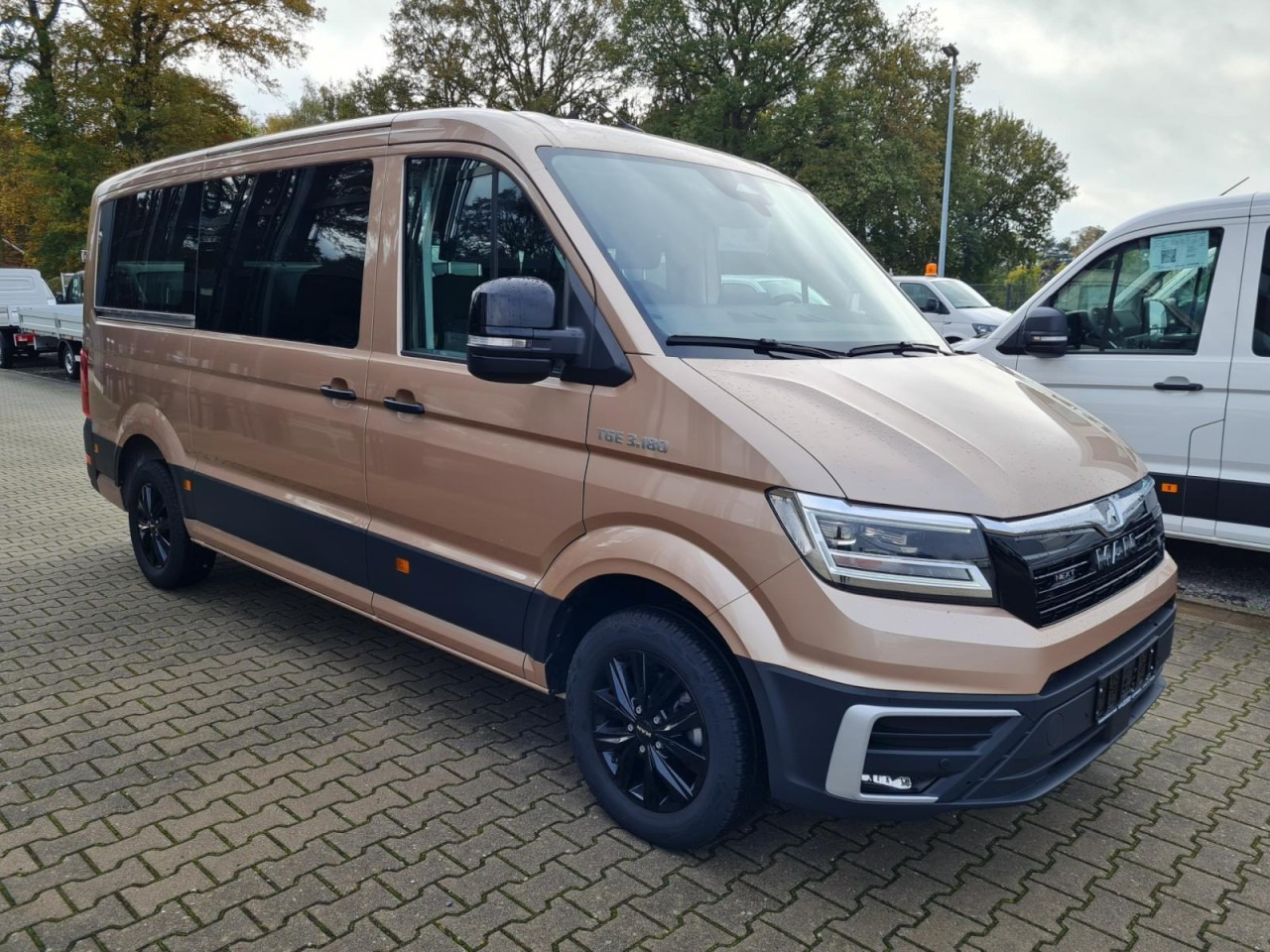 MAN Man TGE 3.180 TDi Kombi 9 Sitze ALU KAMERA LED LEDER Sonderumbau - Minibus, Furgão de passageiros: foto 3 MAN Man TGE 3.180 TDi Kombi 9 Sitze ALU KAMERA LED LEDER Sonderumbau - Minibus, Furgão de passageiros: foto 3