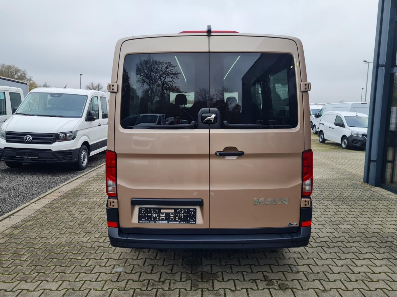 Man TGE 3.180 TDi Kombi 9 Sitze ALU KAMERA LED LEDER Sonderumbau - Minibus, Furgão de passageiros: foto 5 Man TGE 3.180 TDi Kombi 9 Sitze ALU KAMERA LED LEDER Sonderumbau - Minibus, Furgão de passageiros: foto 5