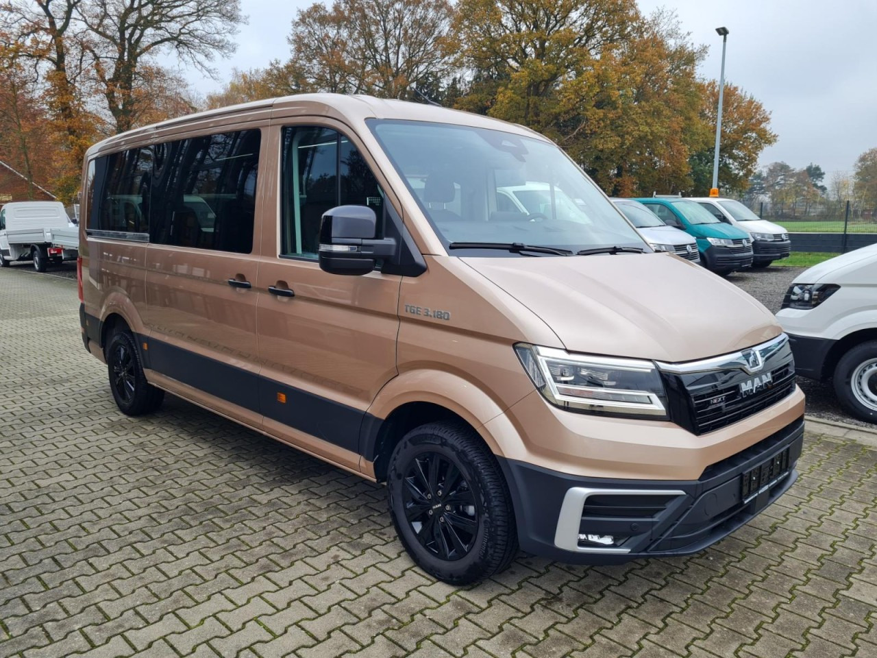 Man TGE 3.180 TDi Kombi 9 Sitze ALU KAMERA LED LEDER Sonderumbau - Minibus, Furgão de passageiros: foto 3 Man TGE 3.180 TDi Kombi 9 Sitze ALU KAMERA LED LEDER Sonderumbau - Minibus, Furgão de passageiros: foto 3