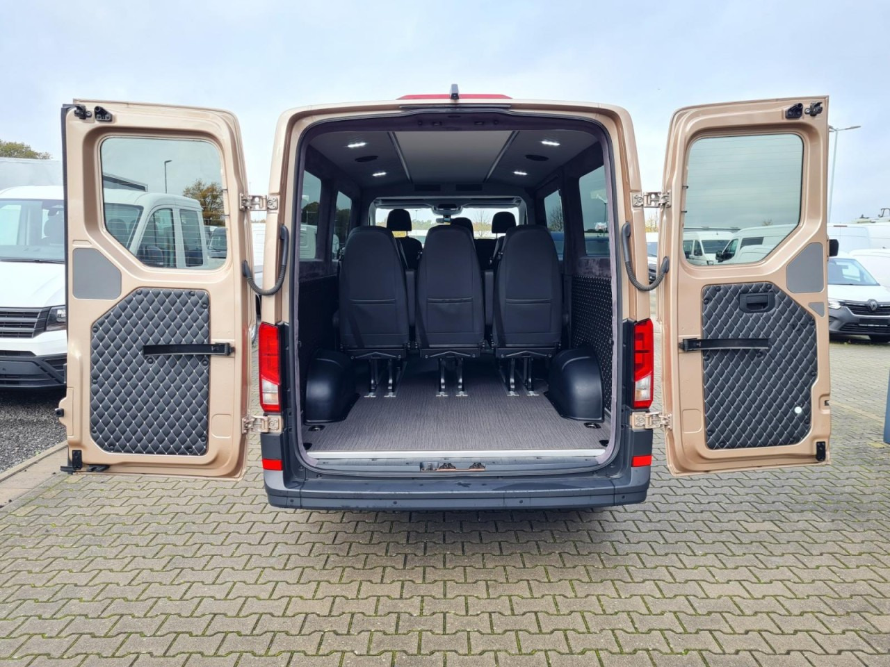 Man TGE 3.180 TDi Kombi 9 Sitze ALU KAMERA LED LEDER Sonderumbau - Minibus, Furgão de passageiros: foto 5 Man TGE 3.180 TDi Kombi 9 Sitze ALU KAMERA LED LEDER Sonderumbau - Minibus, Furgão de passageiros: foto 5