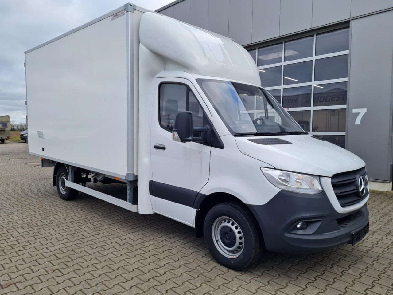 Mercedes-Benz Sprinter 315 CDi Koffer lang MBux Klima - Carrinha de contentor: foto 3 Mercedes-Benz Sprinter 315 CDi Koffer lang MBux Klima - Carrinha de contentor: foto 3