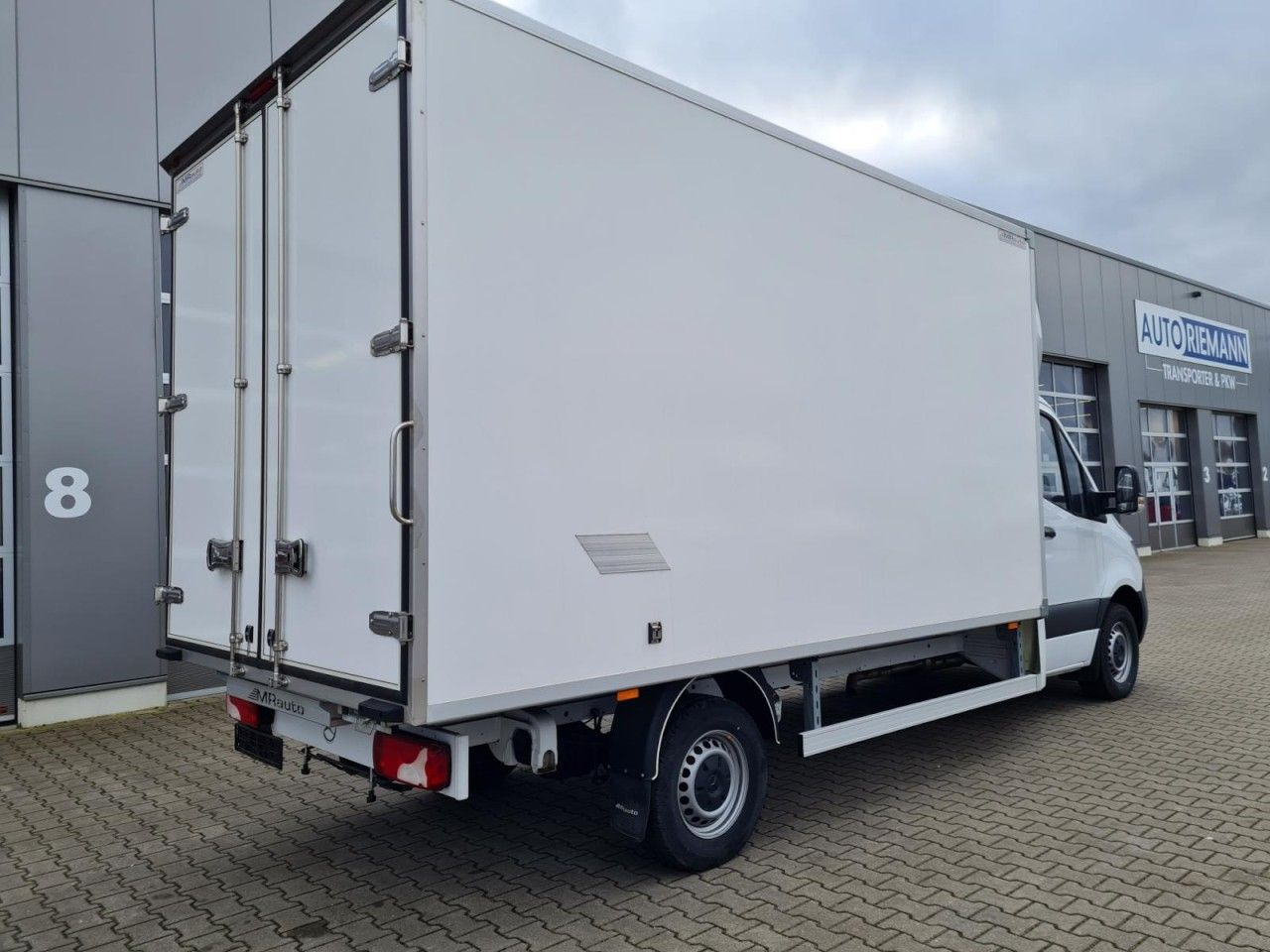 Mercedes-Benz Sprinter 315 CDi Koffer lang MBux Klima - Carrinha de contentor: foto 4 Mercedes-Benz Sprinter 315 CDi Koffer lang MBux Klima - Carrinha de contentor: foto 4
