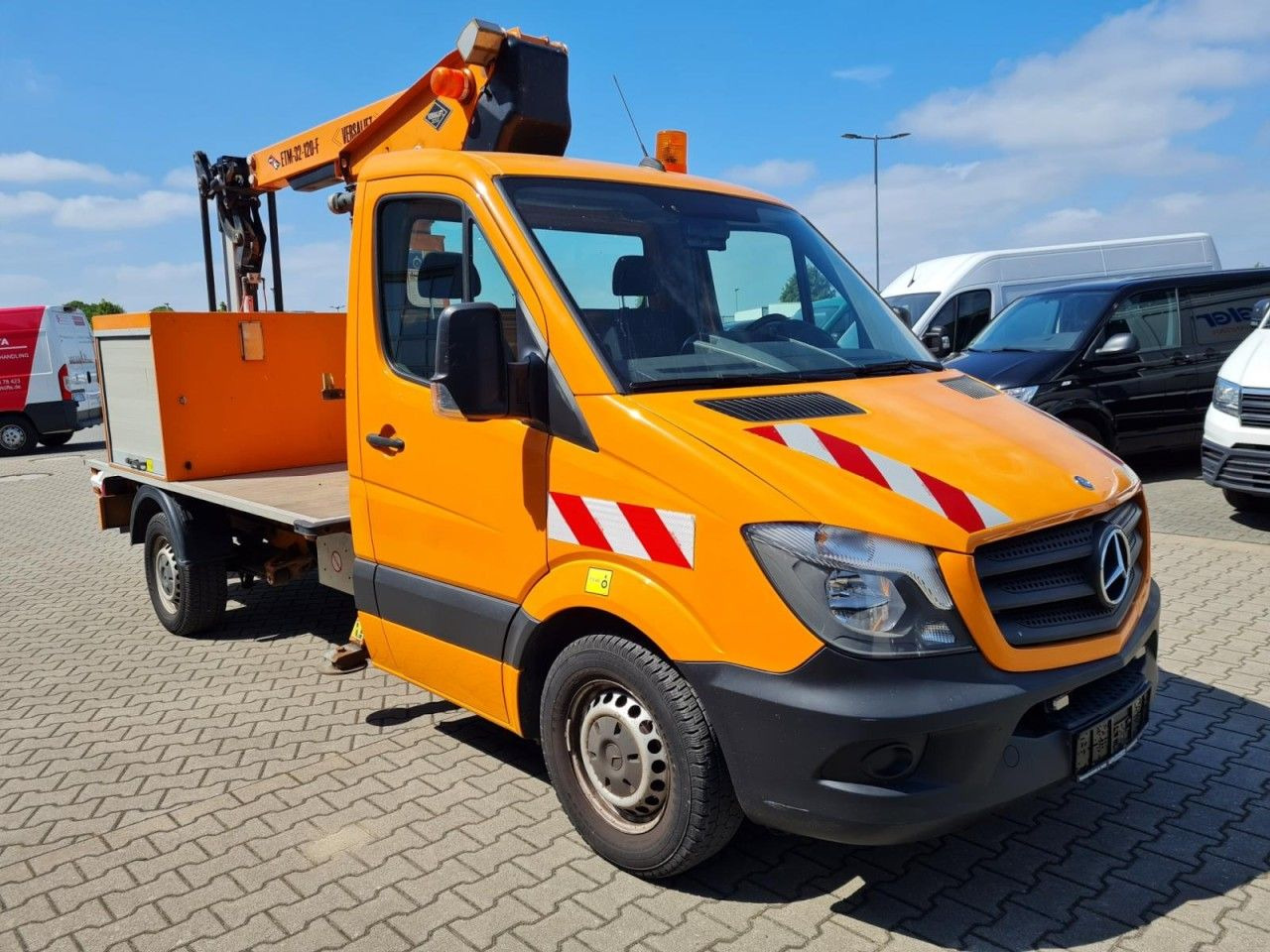 Mercedes-Benz Sprinter 316 CDI Hubarbeitsbühne 12m Korb isolie - Caminhão com plataforma aérea: foto 4 Mercedes-Benz Sprinter 316 CDI Hubarbeitsbühne 12m Korb isolie - Caminhão com plataforma aérea: foto 4