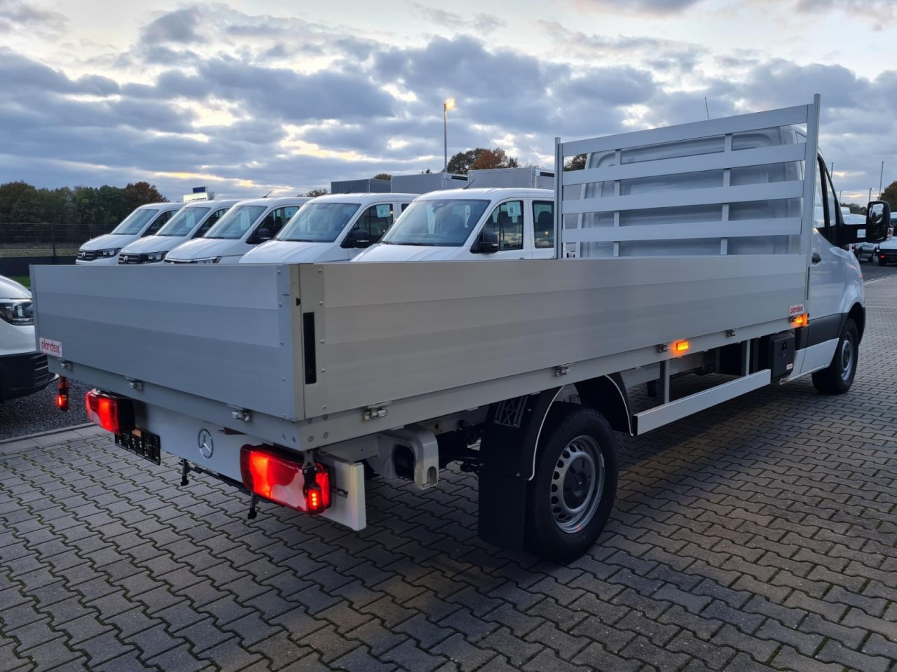 Mercedes-Benz Sprinter 317 CDI Pritsche L3 lang RWD KLIMA TEMPOMAT - Carrinha de caixa aberta: foto 4 Mercedes-Benz Sprinter 317 CDI Pritsche L3 lang RWD KLIMA TEMPOMAT - Carrinha de caixa aberta: foto 4