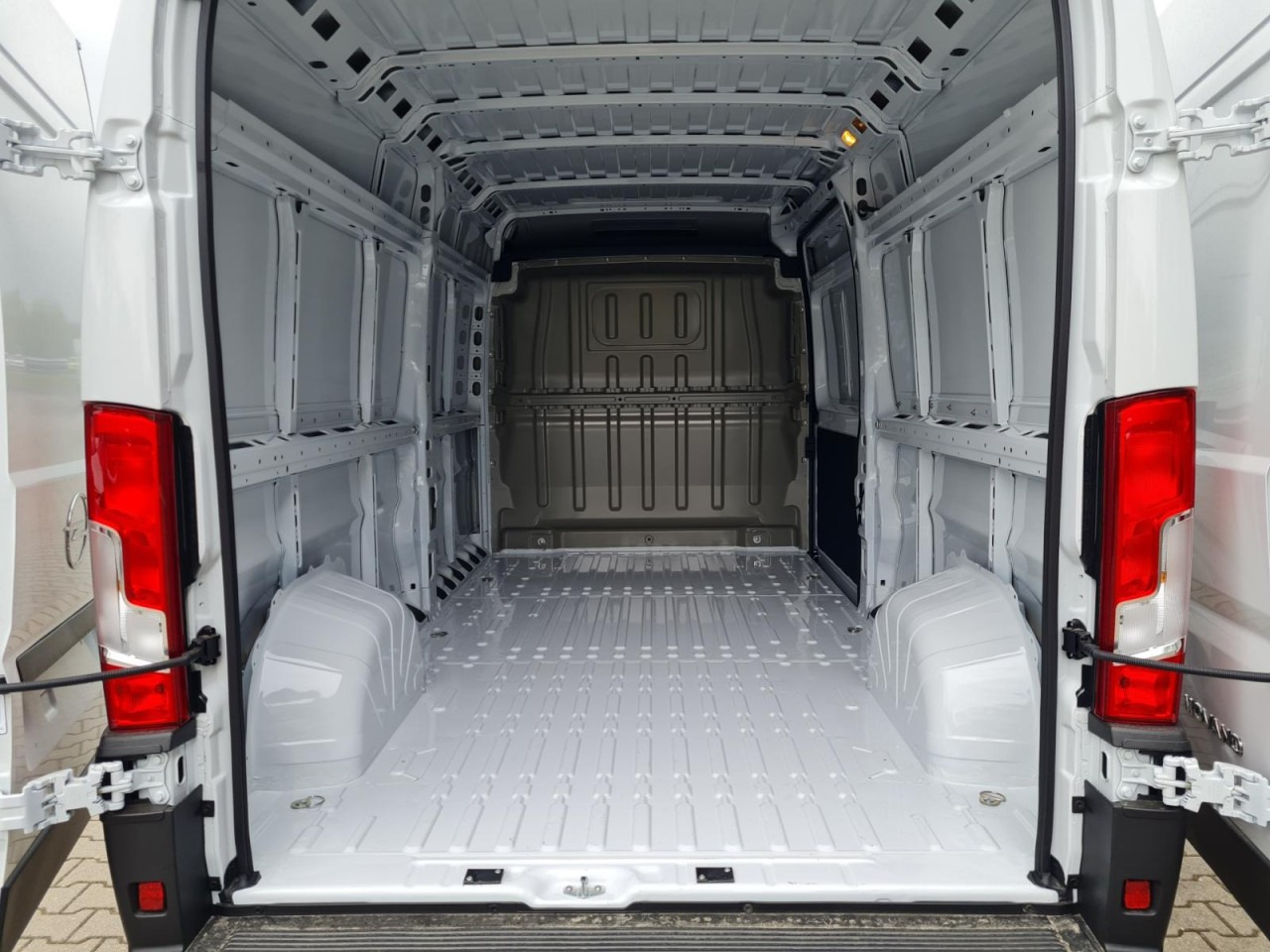 Furgão Opel Movano Kasten 2.2 HDI 180 L3H2 Klima NAVI TEMPOMAT: foto 11 Furgão Opel Movano Kasten 2.2 HDI 180 L3H2 Klima NAVI TEMPOMAT: foto 11