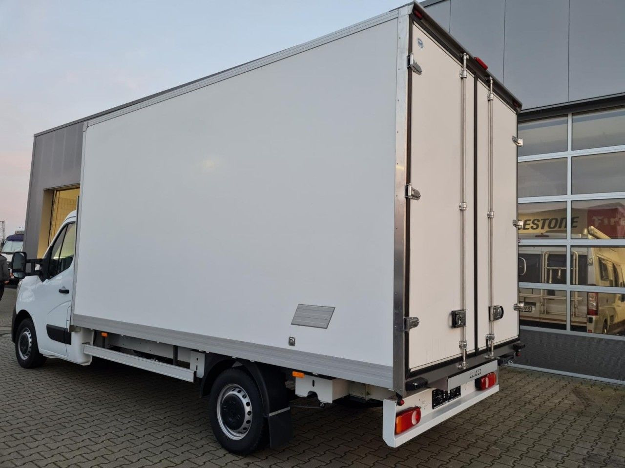 Renault Master 3.5t Möbel Koffer KLIMA LUFTFEDERUNG TEMP - Carrinha de contentor: foto 5 Renault Master 3.5t Möbel Koffer KLIMA LUFTFEDERUNG TEMP - Carrinha de contentor: foto 5