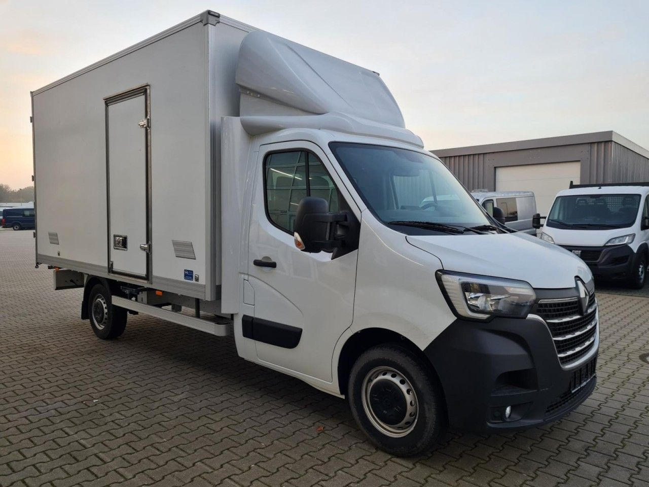 Renault Master 3.5t Möbel Koffer KLIMA LUFTFEDERUNG TEMP - Carrinha de contentor: foto 3 Renault Master 3.5t Möbel Koffer KLIMA LUFTFEDERUNG TEMP - Carrinha de contentor: foto 3