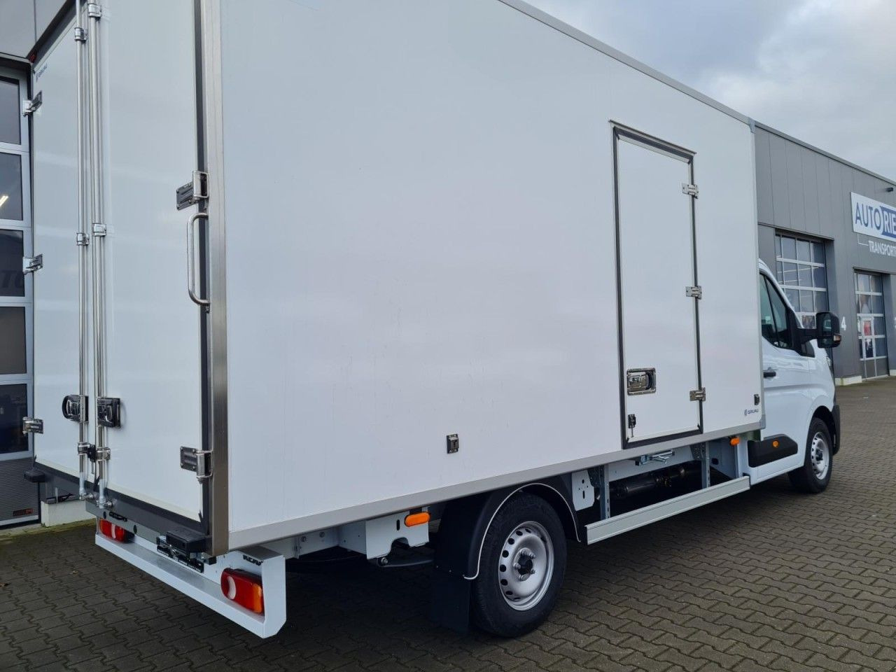 Renault Master 35 New Möbel Koffer KLIMA KAMERA TEMPOMAT - Carrinha de contentor: foto 5 Renault Master 35 New Möbel Koffer KLIMA KAMERA TEMPOMAT - Carrinha de contentor: foto 5