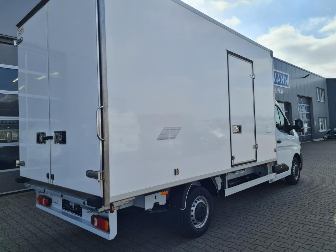 Renault Master 35 New Möbel Koffer KLIMA KOMFORT TEMPOMA - Carrinha de contentor: foto 4 Renault Master 35 New Möbel Koffer KLIMA KOMFORT TEMPOMA - Carrinha de contentor: foto 4