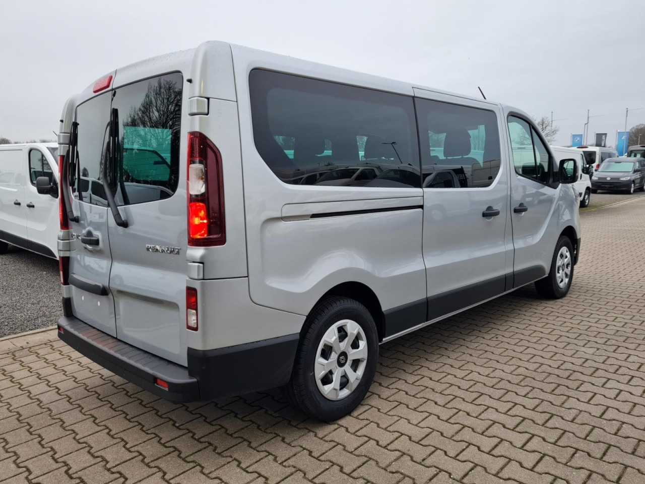 Renault Trafic Kombi 9-Sitze L2 Grand Equilibre KLIMA TEMPOMAT - Carrinha cabine dupla: foto 4 Renault Trafic Kombi 9-Sitze L2 Grand Equilibre KLIMA TEMPOMAT - Carrinha cabine dupla: foto 4