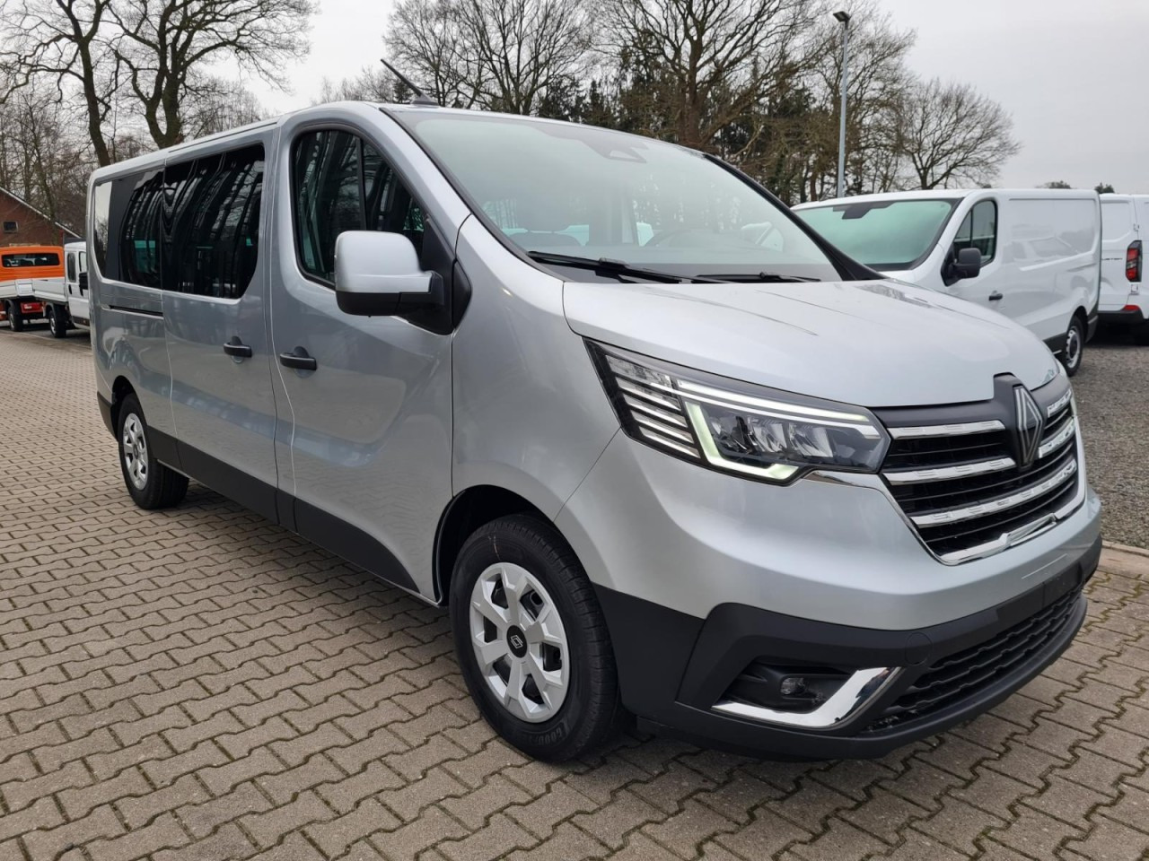 Renault Trafic Kombi 9-Sitze L2 Grand Equilibre KLIMA TEMPOMAT - Carrinha cabine dupla: foto 3 Renault Trafic Kombi 9-Sitze L2 Grand Equilibre KLIMA TEMPOMAT - Carrinha cabine dupla: foto 3