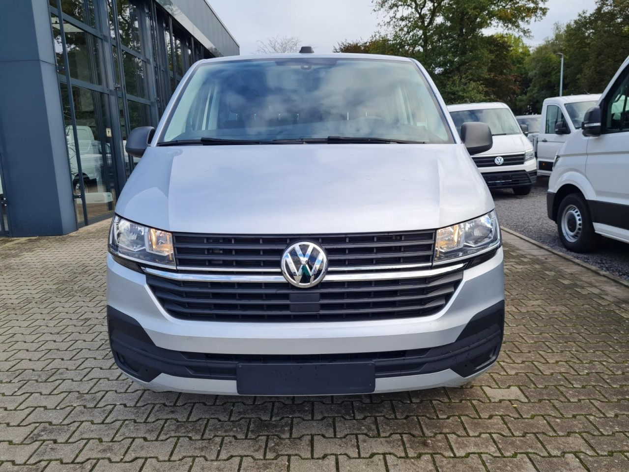VW Volkswagen T6.1 Caravelle TDI lang 9 Sitzer 2 Schiebetüren Trendl. - Minibus, Furgão de passageiros: foto 2 VW Volkswagen T6.1 Caravelle TDI lang 9 Sitzer 2 Schiebetüren Trendl. - Minibus, Furgão de passageiros: foto 2
