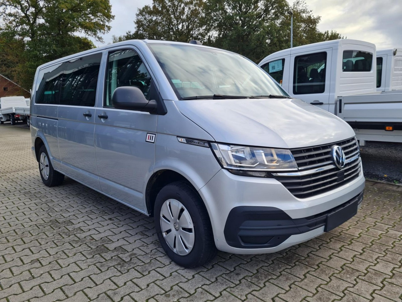 VW Volkswagen T6.1 Caravelle TDI lang 9 Sitzer 2 Schiebetüren Trendl. - Minibus, Furgão de passageiros: foto 3 VW Volkswagen T6.1 Caravelle TDI lang 9 Sitzer 2 Schiebetüren Trendl. - Minibus, Furgão de passageiros: foto 3