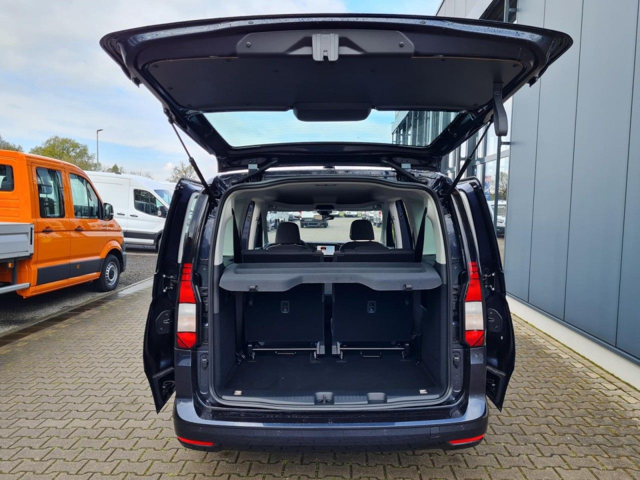 Volkswagen Caddy Maxi Kombi 7-Sitze 1.5 TSI DSG NAVI/APP TE - Automóvel: foto 5 Volkswagen Caddy Maxi Kombi 7-Sitze 1.5 TSI DSG NAVI/APP TE - Automóvel: foto 5