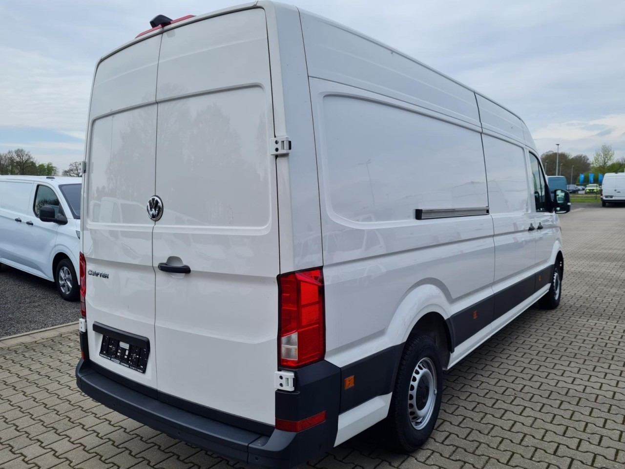 Volkswagen Crafter 35 Kasten lang L4H3 KLIMA NAVI_APP HOLZBODEN - Furgão: foto 4 Volkswagen Crafter 35 Kasten lang L4H3 KLIMA NAVI_APP HOLZBODEN - Furgão: foto 4