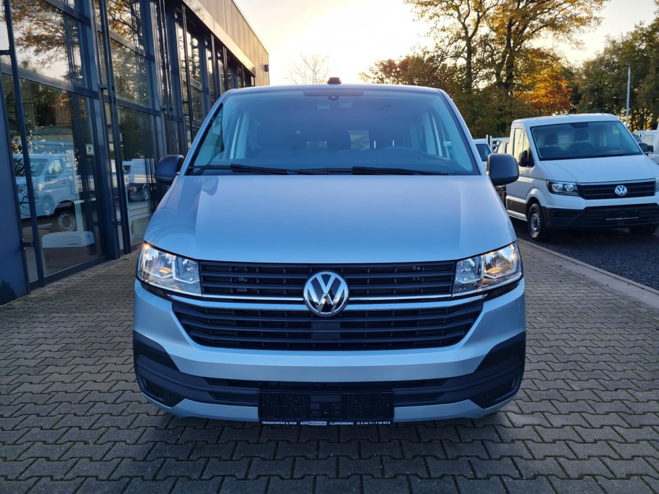 Volkswagen T6.1 Caravelle TDI lang 9 Sitzer 2 Schiebetüren Trendl. - Minibus, Furgão de passageiros: foto 2 Volkswagen T6.1 Caravelle TDI lang 9 Sitzer 2 Schiebetüren Trendl. - Minibus, Furgão de passageiros: foto 2