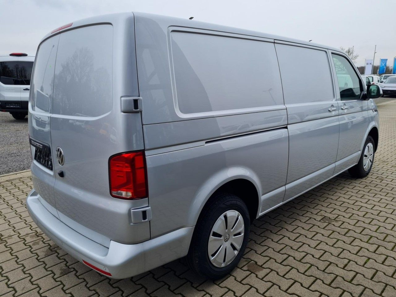 Volkswagen T6.1 Kasten TDI lang DSG LED KAMERA TEMPOMAT - Furgão compacto: foto 4 Volkswagen T6.1 Kasten TDI lang DSG LED KAMERA TEMPOMAT - Furgão compacto: foto 4