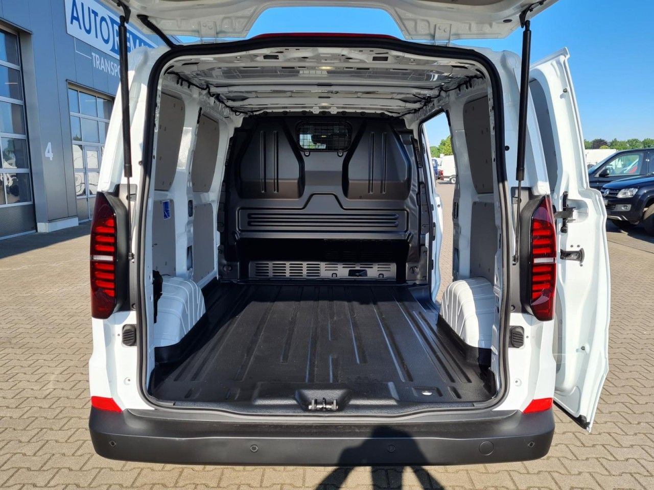 Volkswagen T7 Kasten Tdi KR Heckklappe PDC KLIMA TEMPOMAT - Furgão compacto: foto 5 Volkswagen T7 Kasten Tdi KR Heckklappe PDC KLIMA TEMPOMAT - Furgão compacto: foto 5