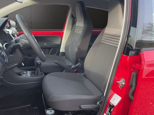 Volkswagen up! 5-tg. DAB Fensterheber Klima Servo Winter ZV - Automóvel: foto 4 Volkswagen up! 5-tg. DAB Fensterheber Klima Servo Winter ZV - Automóvel: foto 4