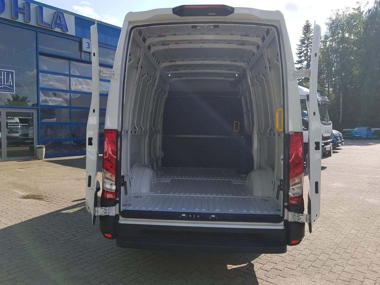 Iveco Daily 35S14A8 V Y mit Rückfahrkamera und Radi... - Furgão: foto 5 Iveco Daily 35S14A8 V Y mit Rückfahrkamera und Radi... - Furgão: foto 5